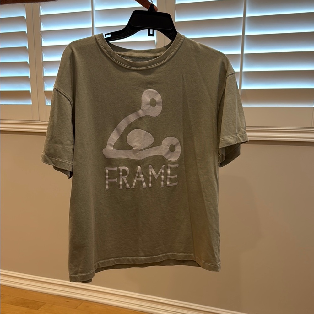 FRAME Olive Graphic T-Shirt size Medium